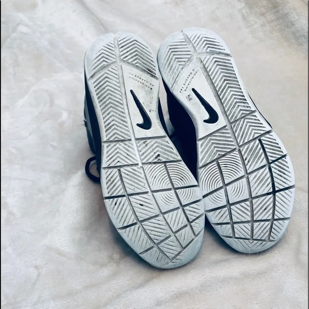 Nike Boys Boots Size 2.5 Y